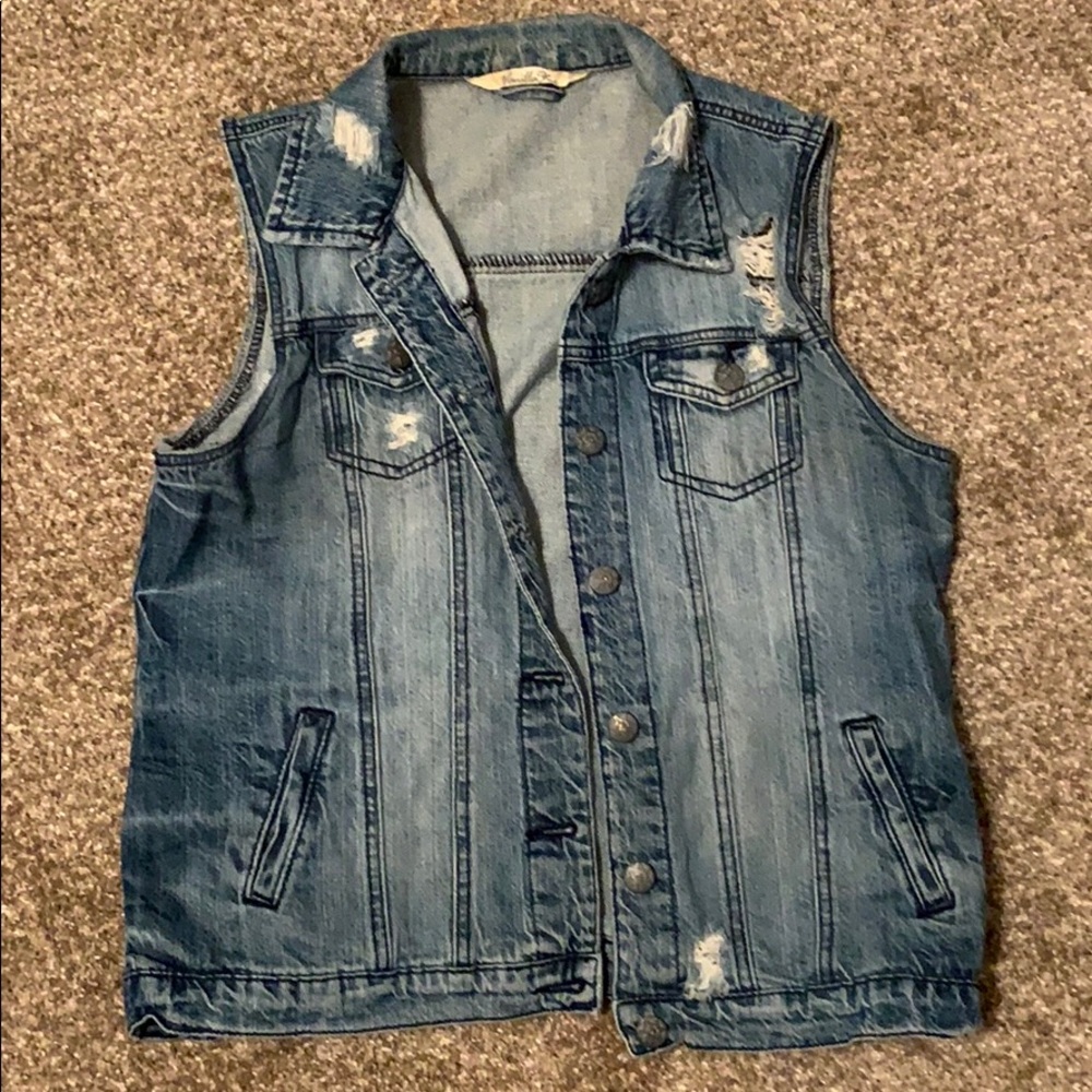 Sleeveless jean jacket